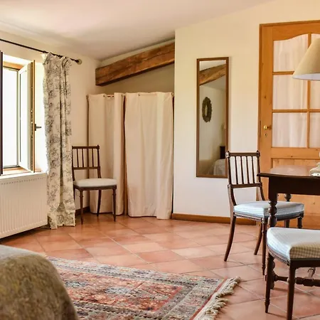 De Peyrefitte Semesterbostad